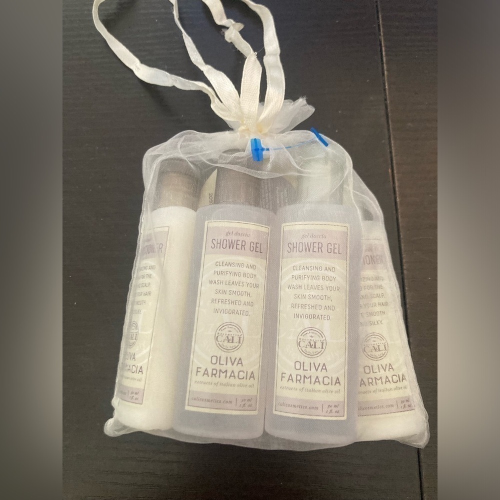 4/$25 Olivia Farmacia Travel set. 6 piece set. Made with extracts of italian oil